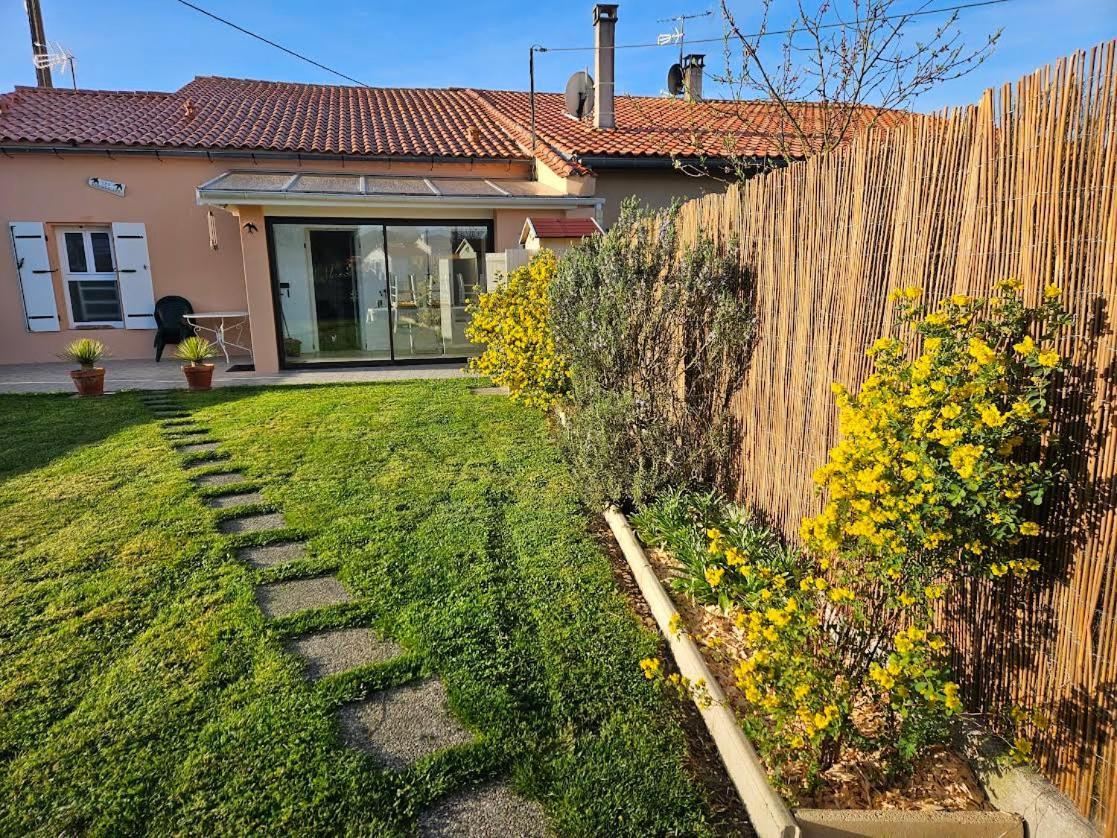 Villa "Les Hirondelles" Jau-Dignac-et-Loirac Esterno foto